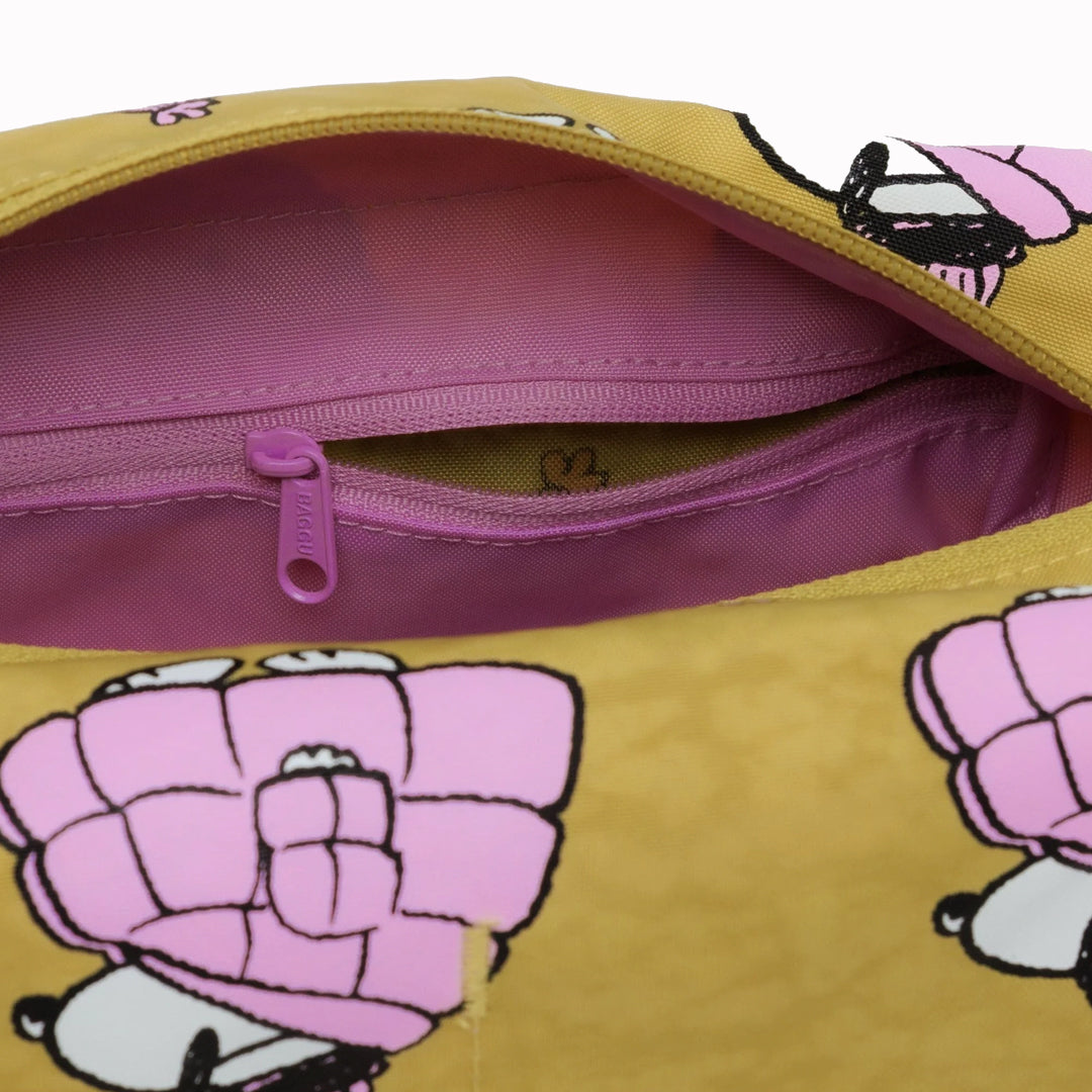 Puffer Snoopy design Dopp Kit toiletries bag by Baggu for all your travel essentials. Cube shaped pouch with full zip opening for easy access and visibility of your cosmetics and toiletries.&nbsp;