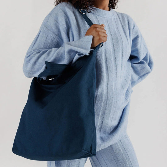 As Worn Detail, Navy Duck Bag from Californian Bag Manufacturer Baggu make visually appealing, sturdy and eco-friendly shopping bags for all uses. Baggu was created in 2007
