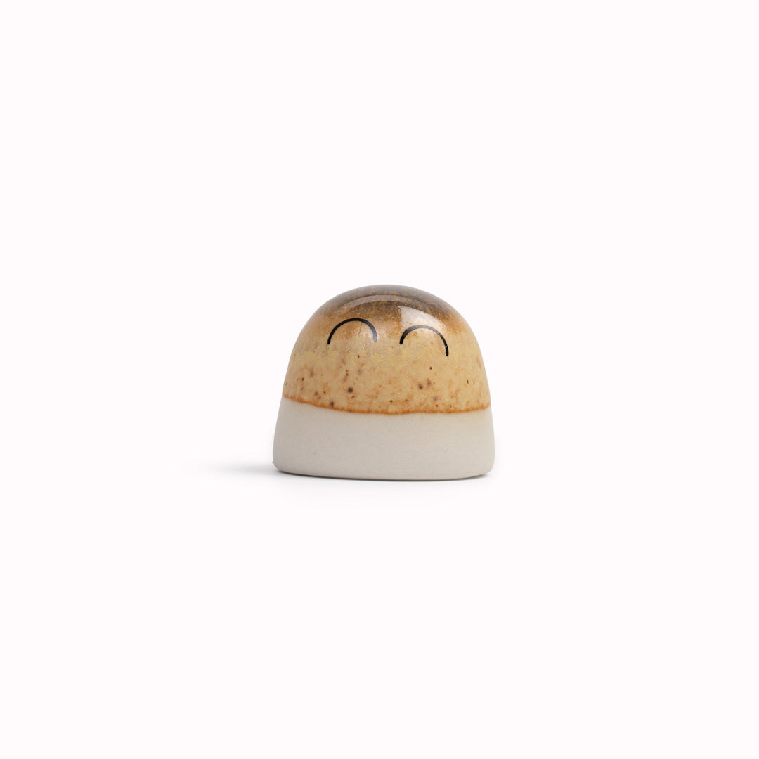 Familia Dot | Ceramic Figurine | Earthy Brown