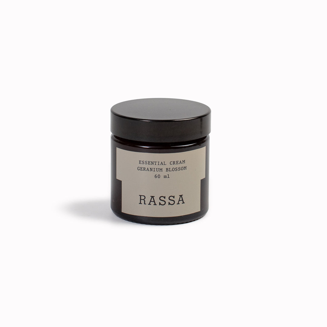 Facial cream with high mineral and vitamin content, suitable for all skin types. With a lightweight and non-greasy composition