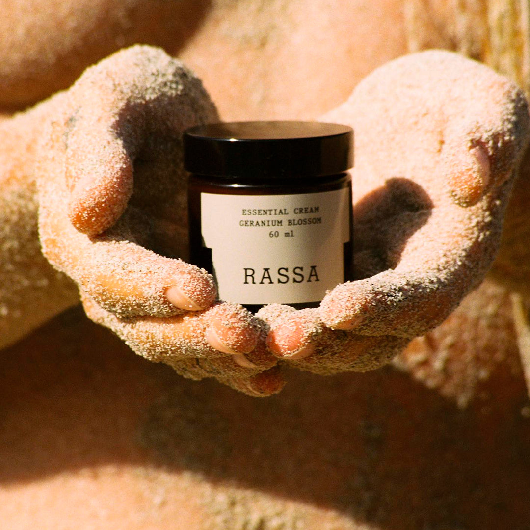 Facial cream with high mineral and vitamin content, suitable for all skin types. With a lightweight and non-greasy composition