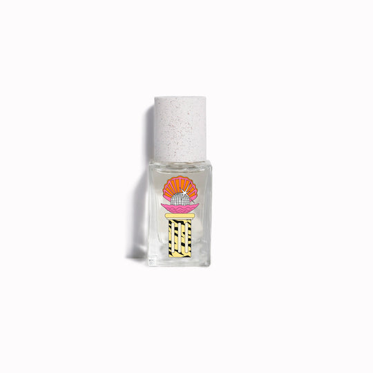 Faire Le Mur leans into a youthful playfulness which is slightly sweet, slightly rebellious.&nbsp;Juicy pear lifts the opening, softened by jasmine and grounded with patchouli.