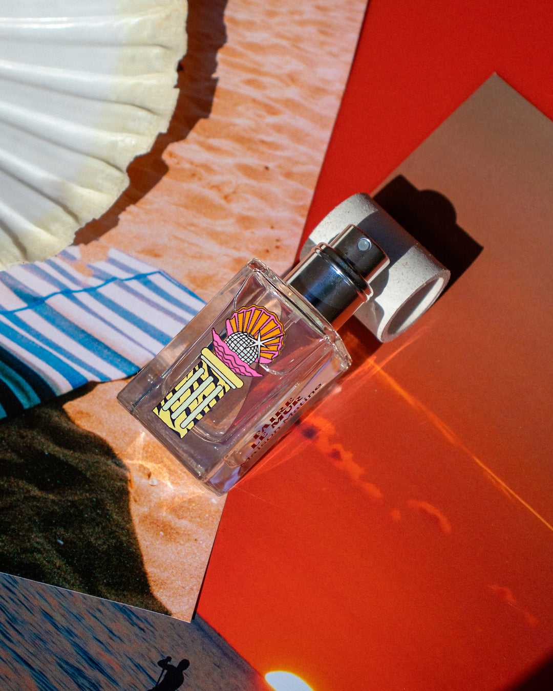 Faire Le Mur leans into a youthful playfulness which is slightly sweet, slightly rebellious.&nbsp;Juicy pear lifts the opening, softened by jasmine and grounded with patchouli.