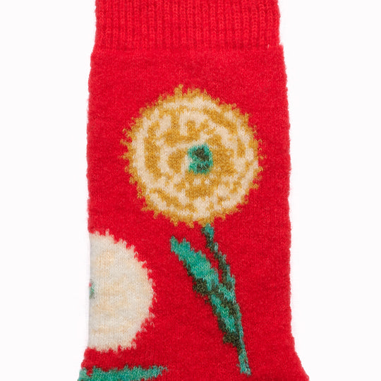 The French brand Bonne Maison creates high quality socks with Egyptian cotton and an elastane double thread. These fluffy mid-rise socks are machine washable at 30/40° C. The composition of these thin socks is : 62% wool, 37% polyamide, 1% elastane. This perfect mix offers to these fluffy socks warmth and comfort.