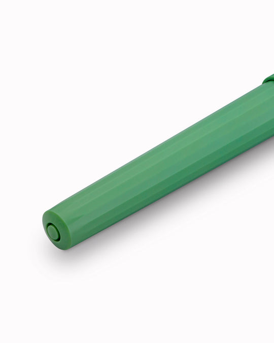 Jungle Green - Perkeo is designed as an accessible entry into the brand, it features a full-length, lightweight body with an ergonomic grip for comfortable writing.