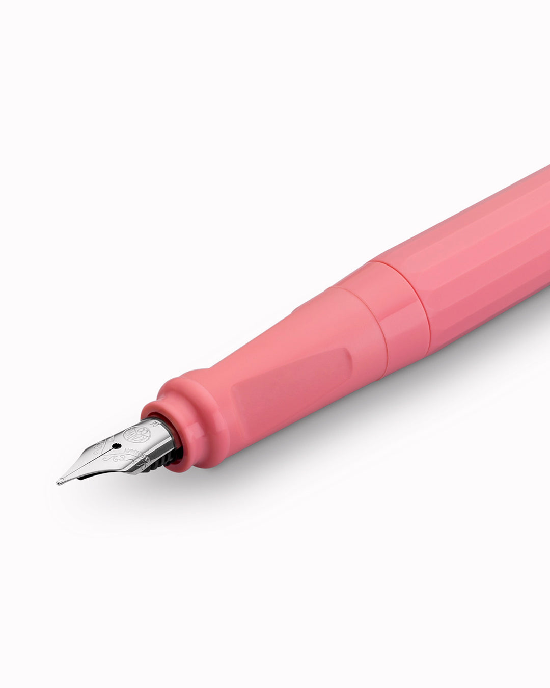 Peony Blossom - Perkeo is designed as an accessible entry into the brand, it features a full-length, lightweight body with an ergonomic grip for comfortable writing.