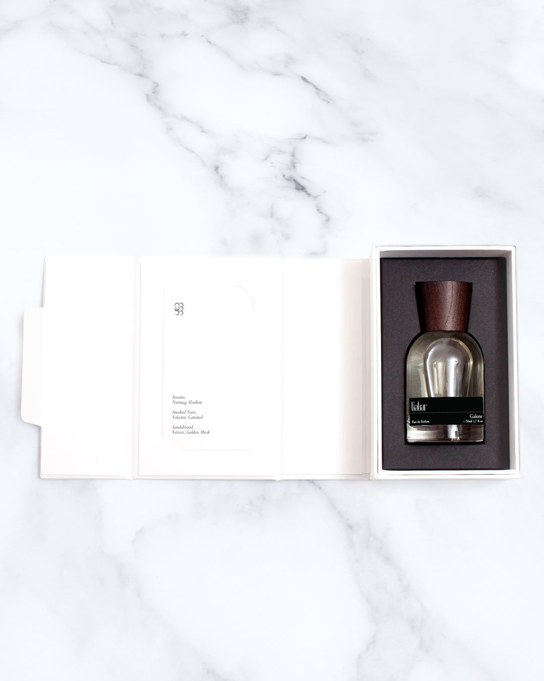 Galone moves through mineral salt, toasted sesame and warm amber with a soft sweetness that stays restrained rather than overtly gourmand. The composition feels dry, textured and slightly coastal, balancing roasted warmth against cleaner metallic and skin-like notes.