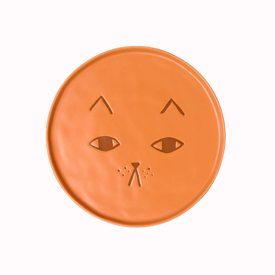 Cat Side Plate is a charming and giftable piece, and would look great as a piece of home decoration as well as being a useful size for a big slice of cake.