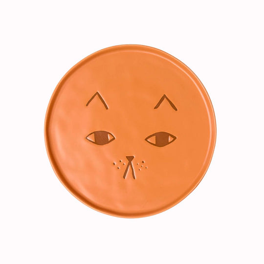 Cat Side Plate is a charming and giftable piece, and would look great as a piece of home decoration as well as being a useful size for a big slice of cake.