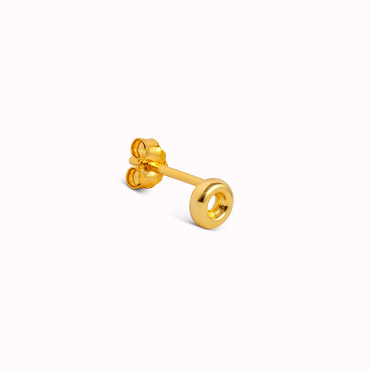 The Lulu Donut single stud earring has a brushed gold plated finish over sterling silver and with all Lulu Copenhagen's jewellery, it is is nickel free.