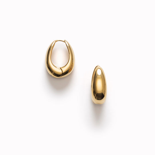 GOLDEN CURVE Bold delivers everyday elegance — light, luminous and endlessly wearable from morning to golden hour.