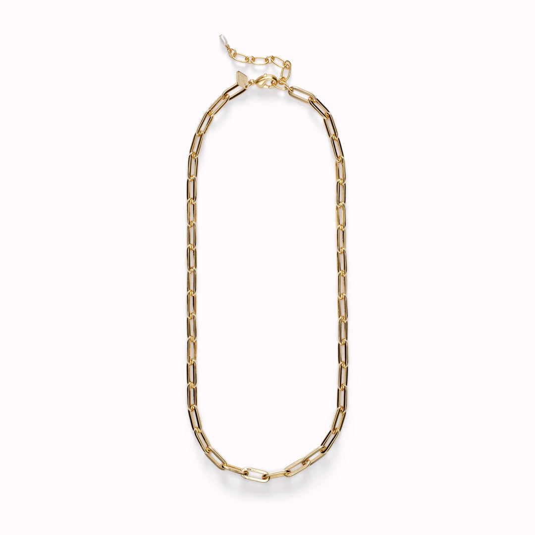 The Anni Lu Golden Hour necklace is a versatile piece of jewellery that offers a classic look when worn alone and a stunning appeal when layered with other pieces from the collection.