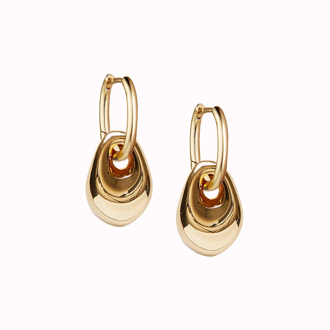 The Anni Lu Golden Pebble Earrings are a stunning addition to any collection, inspired by the natural beauty of Pebble Beach's rounded stones. These earrings are crafted from 18kt gold-plated brass and feature an anti-tarnish e-coating, ensuring their lustre lasts.