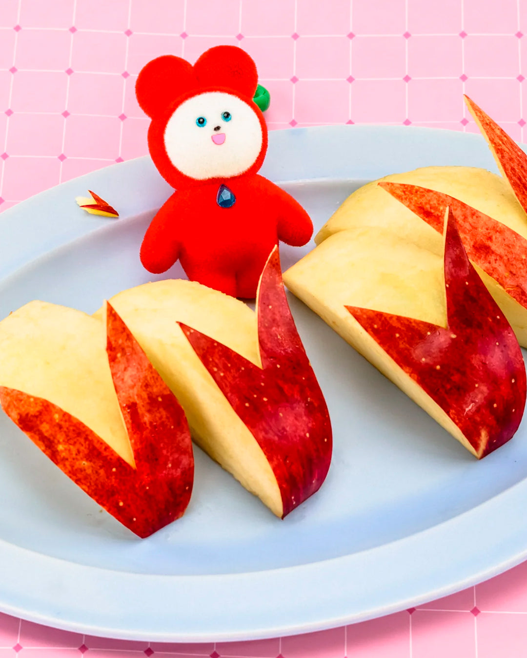There are 4 designs, with the premise that little Yopi-chan transforms into different foods: Tamagoyaki, Mitarashi Dango, Apple and Marshmallow.&nbsp;