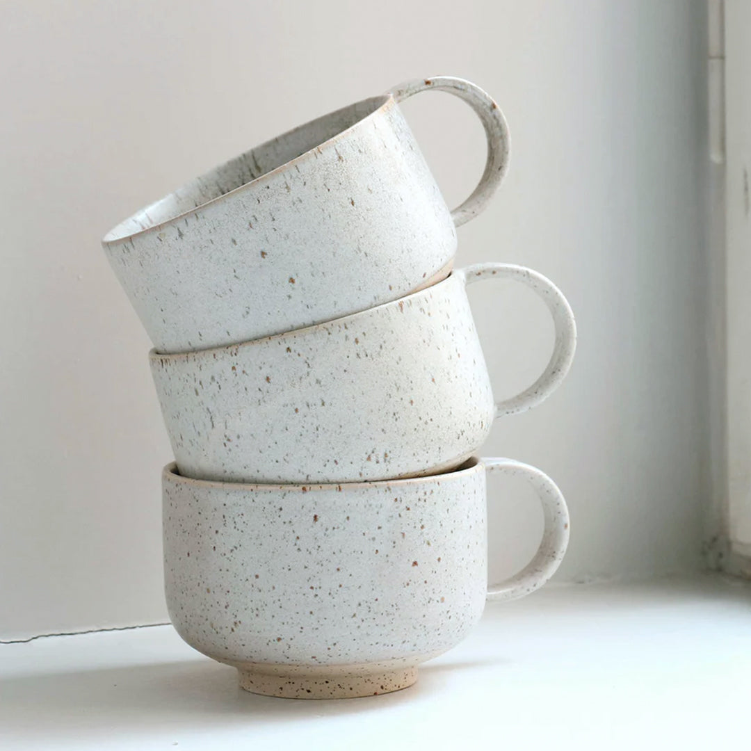 The Granite Stone Mion Mug is a large thick glazed stoneware mug, ideal for hot chocolate, soup, long lattes or anyone that likes a BIG cuppa in the morning.