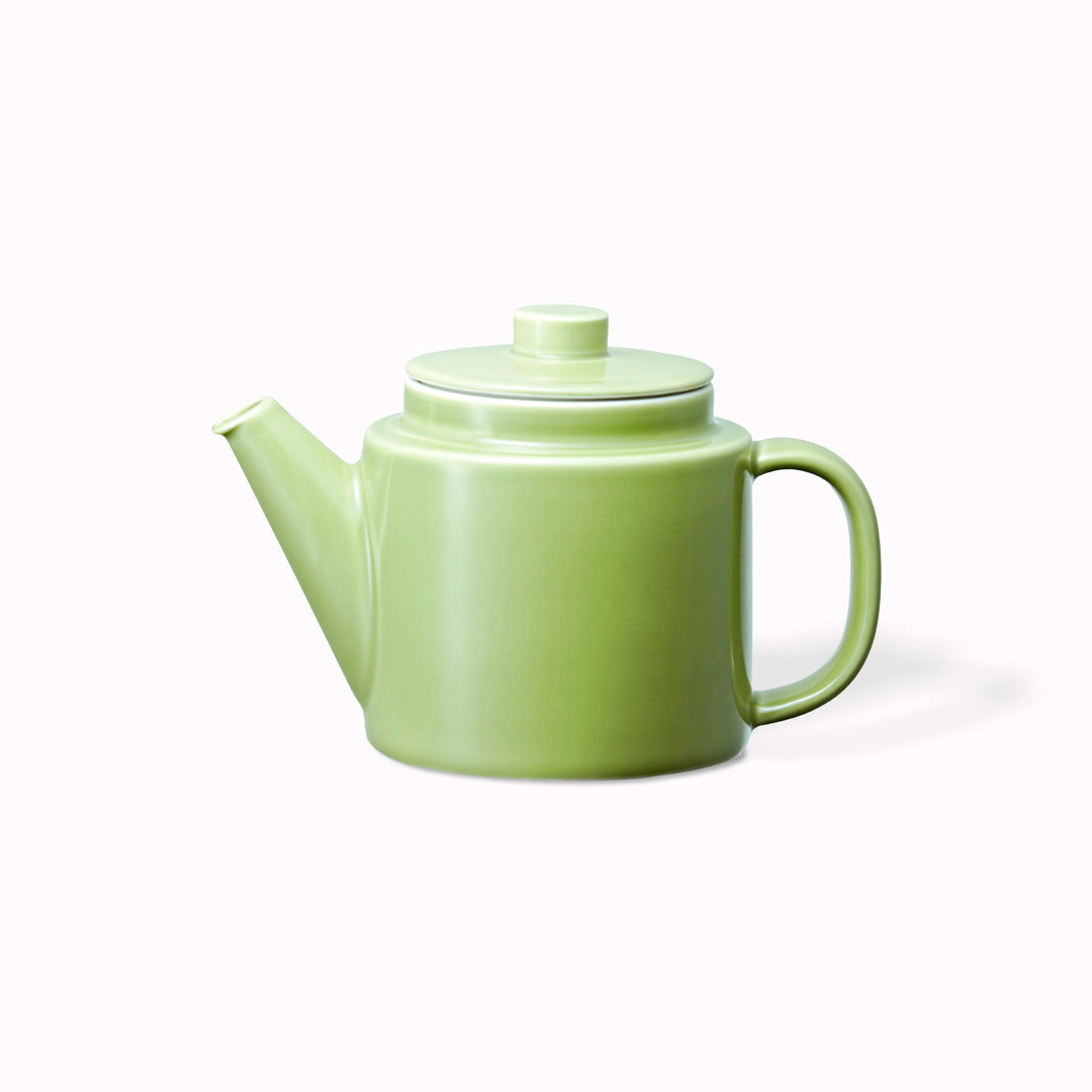 Green 1000ml Tea Pot from Japanese designed Common Tableware.&nbsp; Simple, Utilitarian, expertly created in Japan. both a practical and elegant addition to your table.