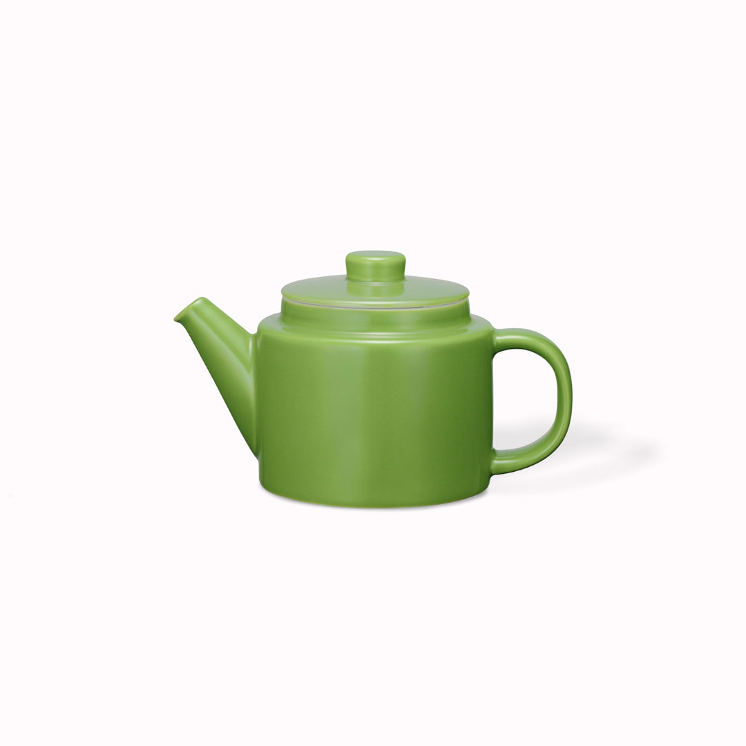 Green 1000ml Tea Pot from Japanese designed Common Tableware.&nbsp; Simple, Utilitarian, expertly created in Japan. both a practical and elegant addition to your table.