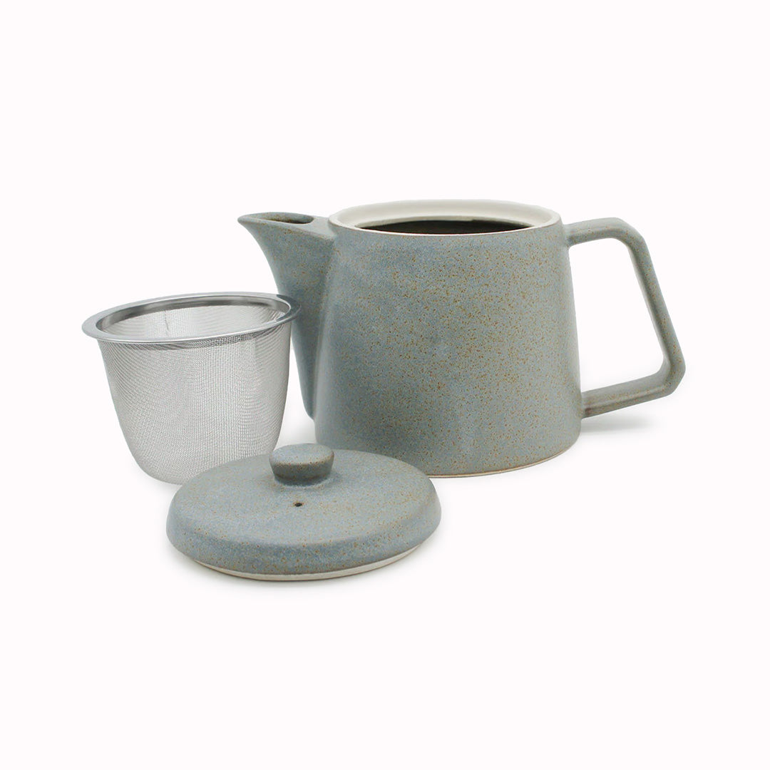 A pot with simple details that gives it a sophisticated look. It has a generous capacity of 500ml and comes with a stainless steel tea strainer. It not only looks good but is also easy to use and comfortable to hold. Pair with Ancient Pottery Mug for a great looking set. This pot is also highly practical as it is made of durable stoneware. <span data-mce-fragment="1">A bluish grey with a nice texture like the blue rust of copper.</span>