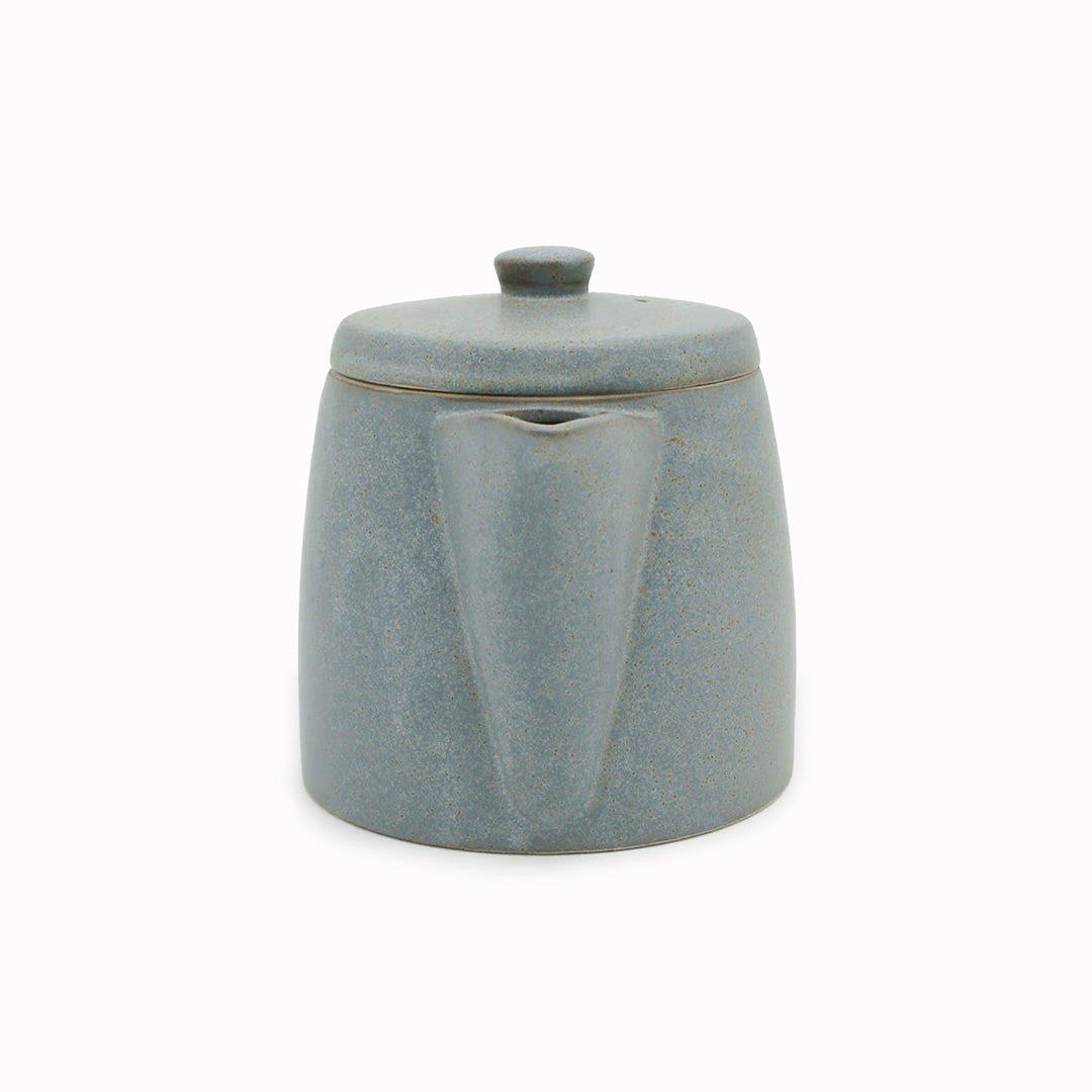 A pot with simple details that gives it a sophisticated look. It has a generous capacity of 500ml and comes with a stainless steel tea strainer. It not only looks good but is also easy to use and comfortable to hold. Pair with Ancient Pottery Mug for a great looking set. This pot is also highly practical as it is made of durable stoneware. <span data-mce-fragment="1">A bluish grey with a nice texture like the blue rust of copper.</span>