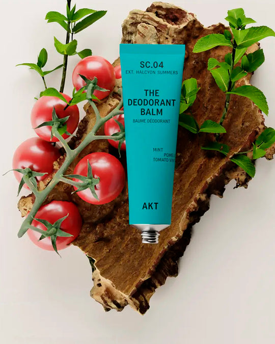 Mediterranean summers, Halycon Summers blends mint, tomato vine, geranium and citrus for a sun-kissed summery scent.