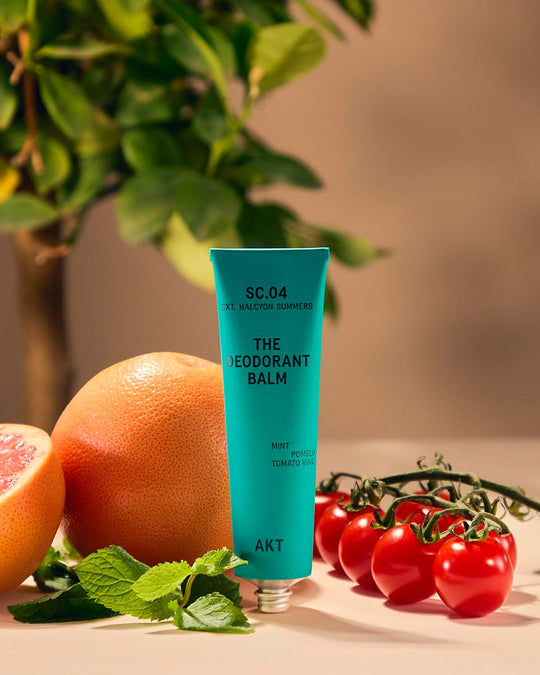 Mediterranean summers, Halycon Summers blends mint, tomato vine, geranium and citrus for a sun-kissed summery scent.