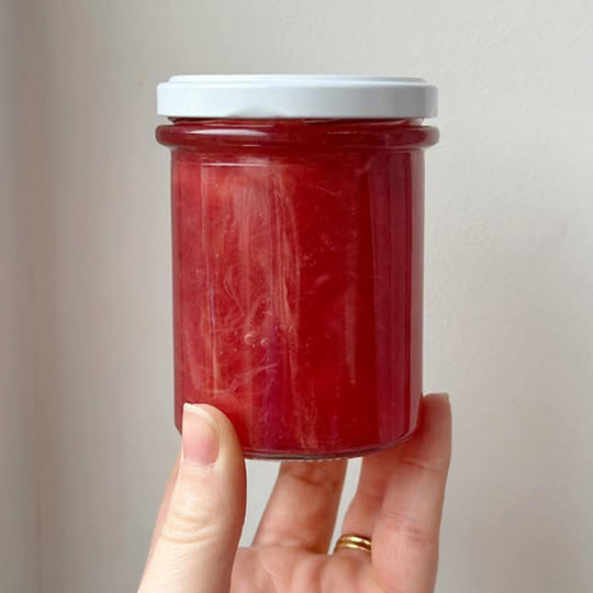 The Limited Edition Harbinger Rhubarb Preserve is a small-batch fruit preserve made with single-variety Harbinger rhubarb sourced from a fourth-generation Yorkshire grower.
