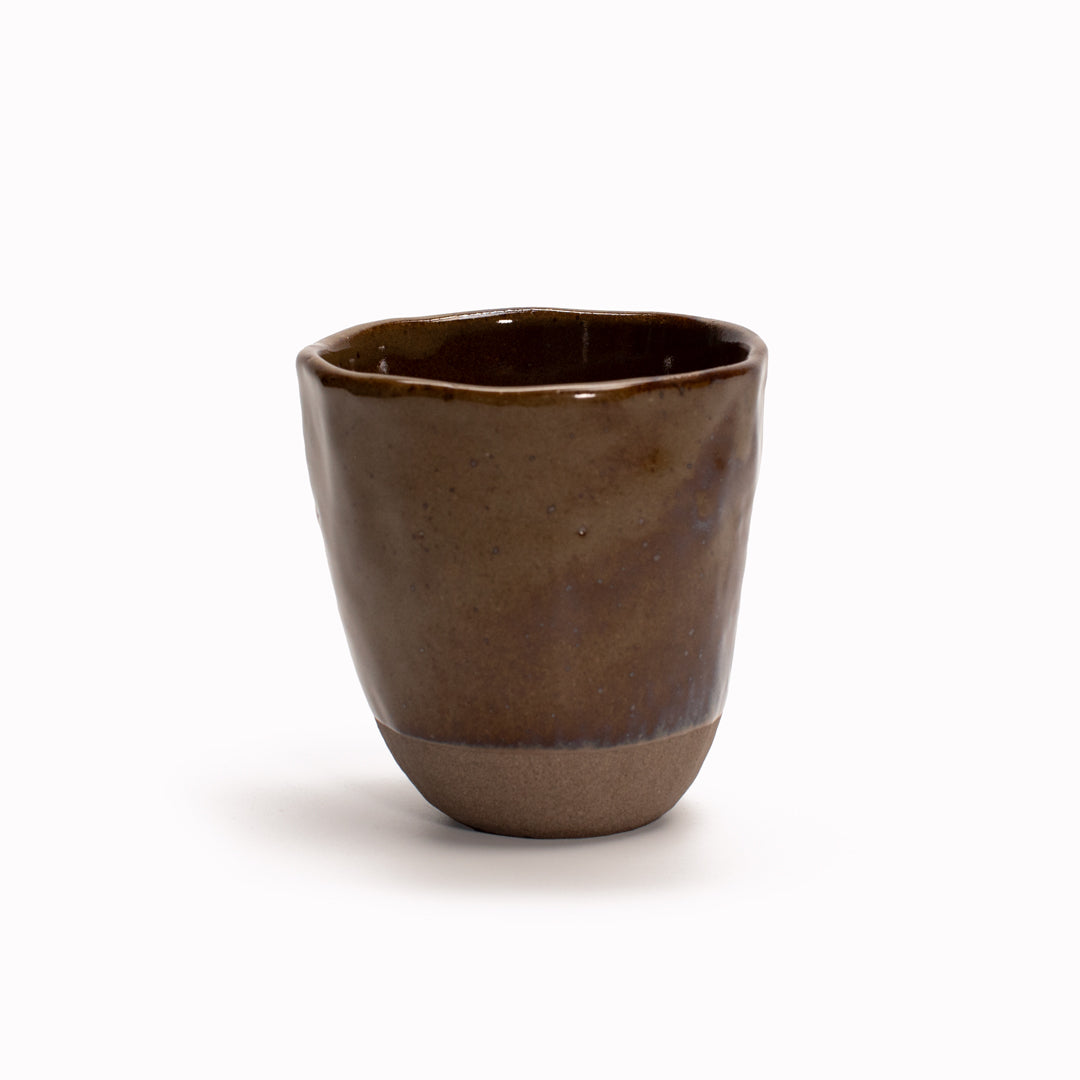 The Hazel Lopsided Tea-mug from Made in Japan is 9.5cm high and 275ml capacity. Made of 'Minoyaki' earthenware and hand finished in Gifu prefecture, Japan.
