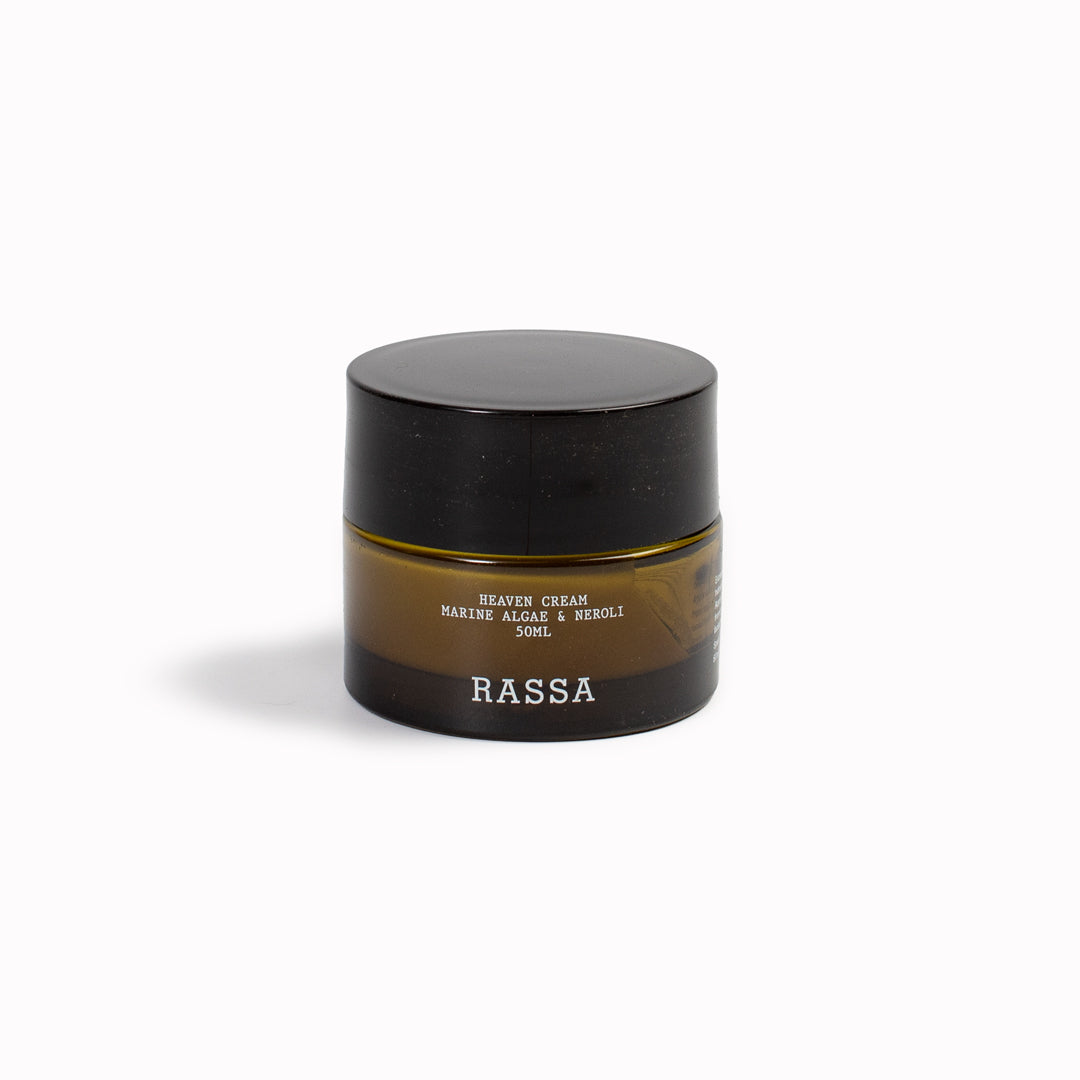 Heaven Cream is a premium face cream that harnesses the immense power of nature. Crafted with an exceptional blend of 16 powerful 100% plant-based actives