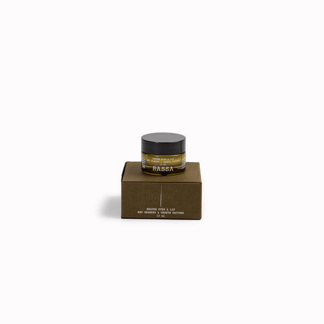 Heaven Eyes & Lip Contour combines the power of nature and science in a treatment designed to illuminate, firm, and revitalize the most delicate areas of the face: the eye and lip contour.