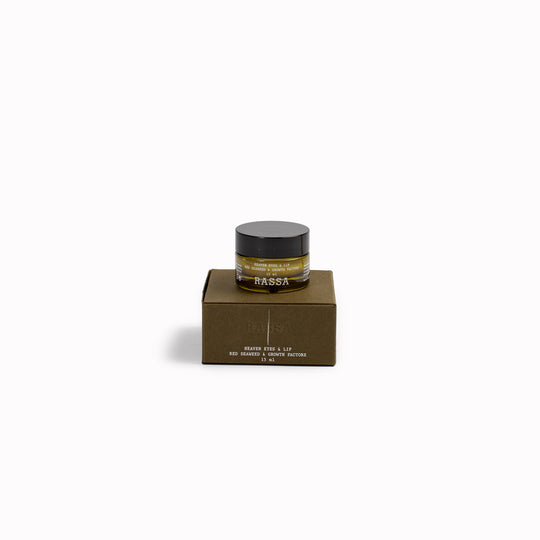 Heaven Eyes & Lip Contour combines the power of nature and science in a treatment designed to illuminate, firm, and revitalize the most delicate areas of the face: the eye and lip contour.