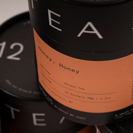 Honey Honey Herbal Tea Sachets is a caffeine‑free herbal blend that pairs piney sage, floral rose petals, lemongrass and vibrant blue cornflower into a balanced infusion designed for everyday moments.