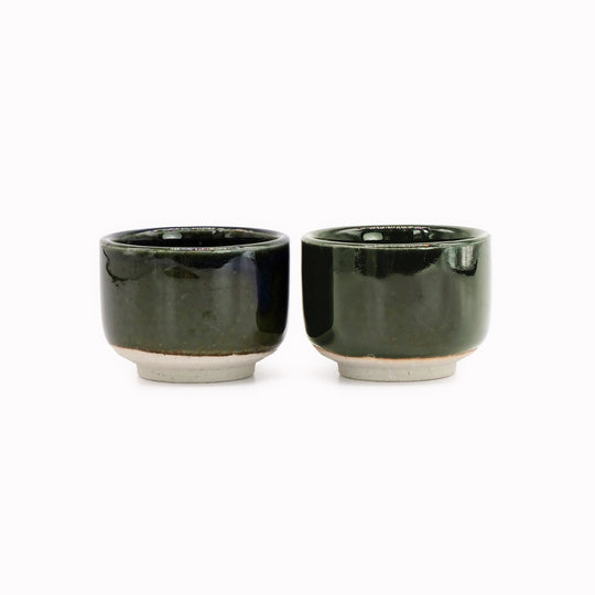 he Chips Inc. Heuge Sake Cups in dark green are part of a range of Mino pottery using the four colours that have transcended 1000 years of pottery making in Japan.
