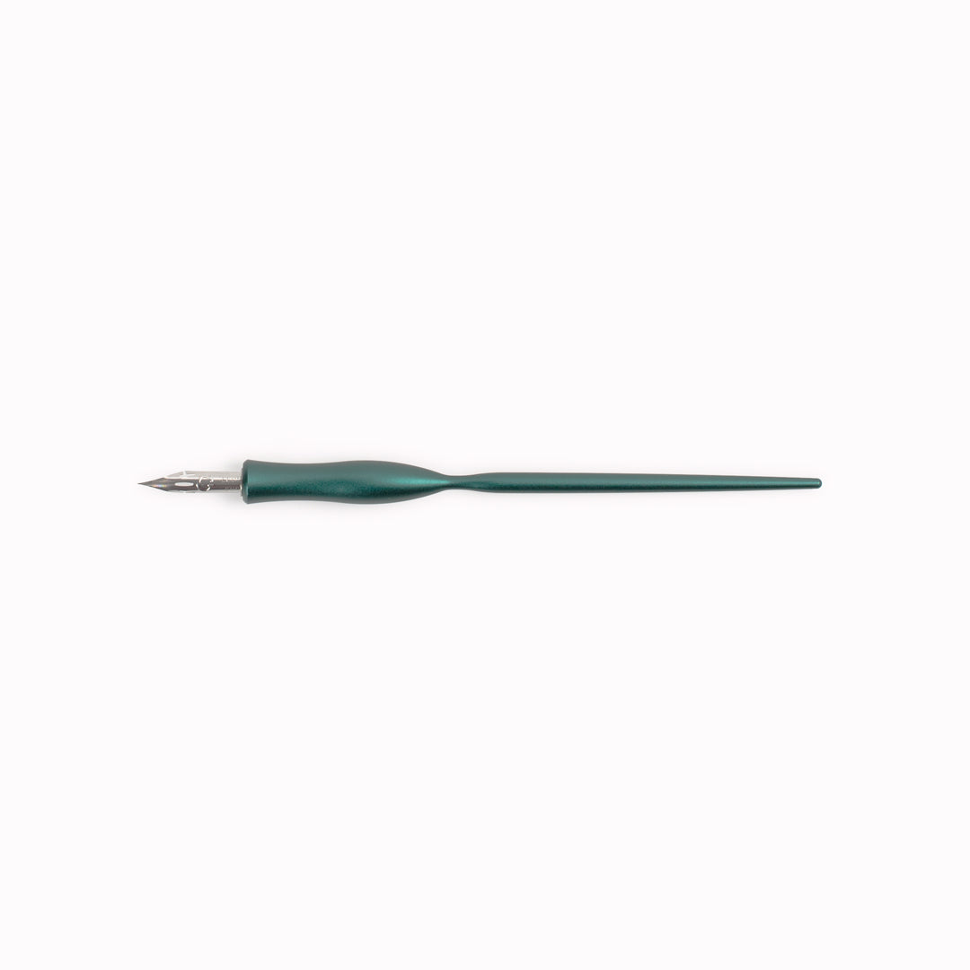A modern calligraphy tool designed for control and ease. The straight version keeps things simple, offering a familiar, balanced feel for expressive writing.