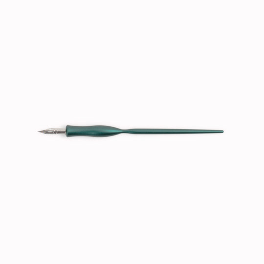 A modern calligraphy tool designed for control and ease. The straight version keeps things simple, offering a familiar, balanced feel for expressive writing.