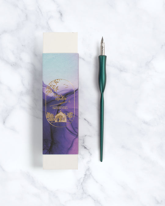 A modern calligraphy tool designed for control and ease. The straight version keeps things simple, offering a familiar, balanced feel for expressive writing.
