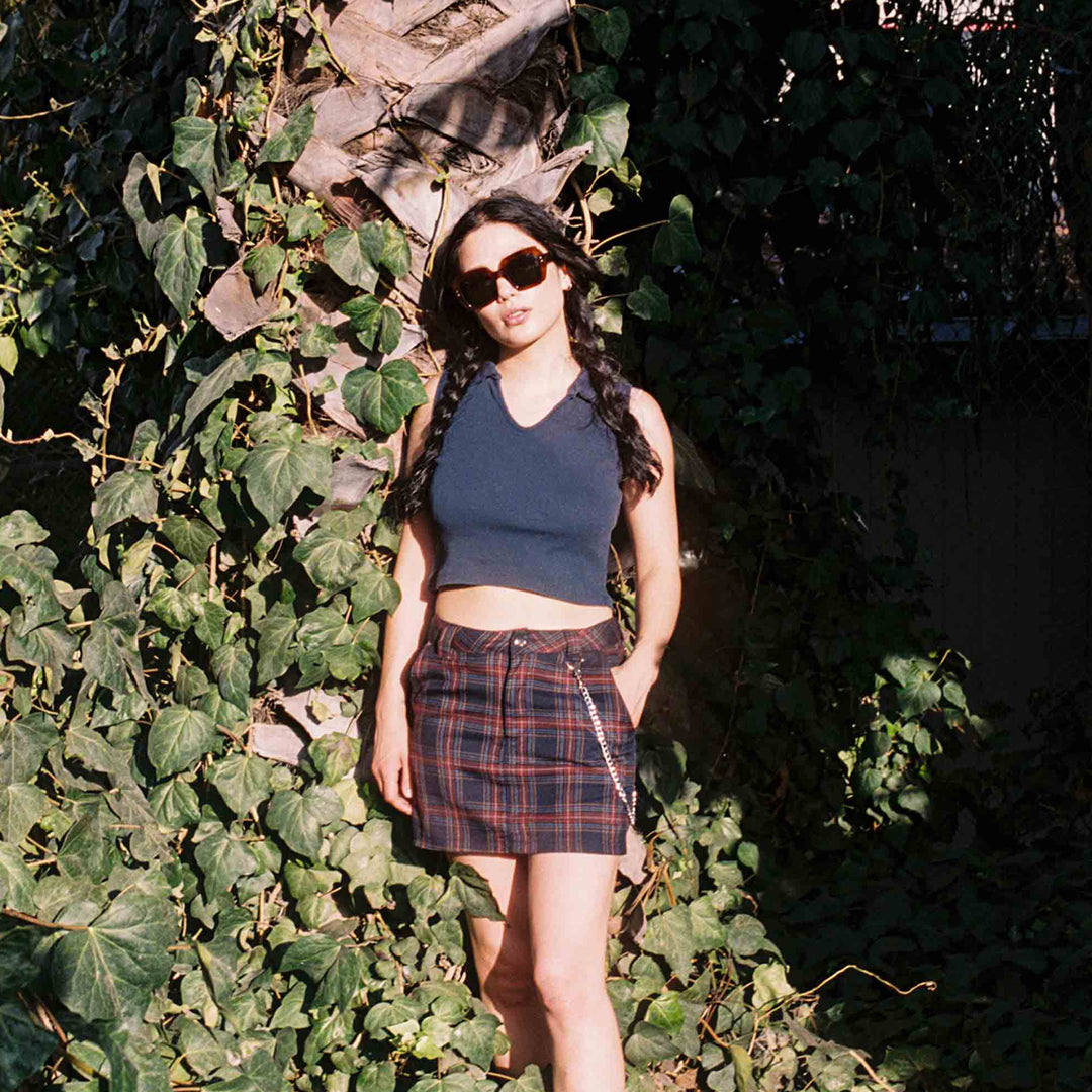 The Kaia features an oversized design with a vintage-inspired look, making it one of the more playful options in the Monokel Eyewear collection. It is carefully made, combining square lenses with thick, prominent frames.