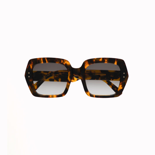 The Kaia features an oversized design with a vintage-inspired look, making it one of the more playful options in the Monokel Eyewear collection. It is carefully made, combining square lenses with thick, prominent frames.