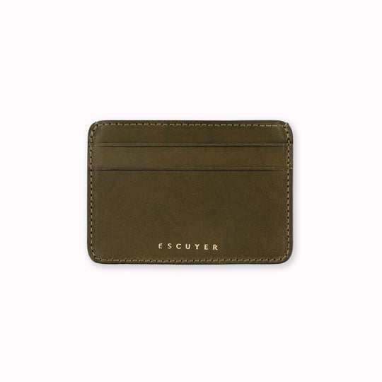 A slim and stylish cardholder from Escuyer, in Khaki green leather. The cardholder is handmade by Portuguese artisans, using vegetable-tanned leather from a tannery in Tuscany, Italy.