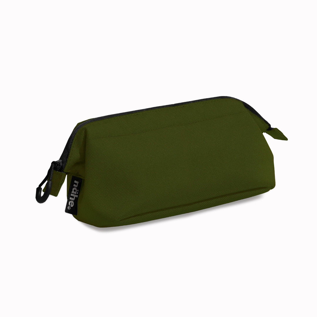 A highly versatile large soft carry case from Hightide Nahe, Japan. The polyester pouch is suitable for storing small tech, cables and more