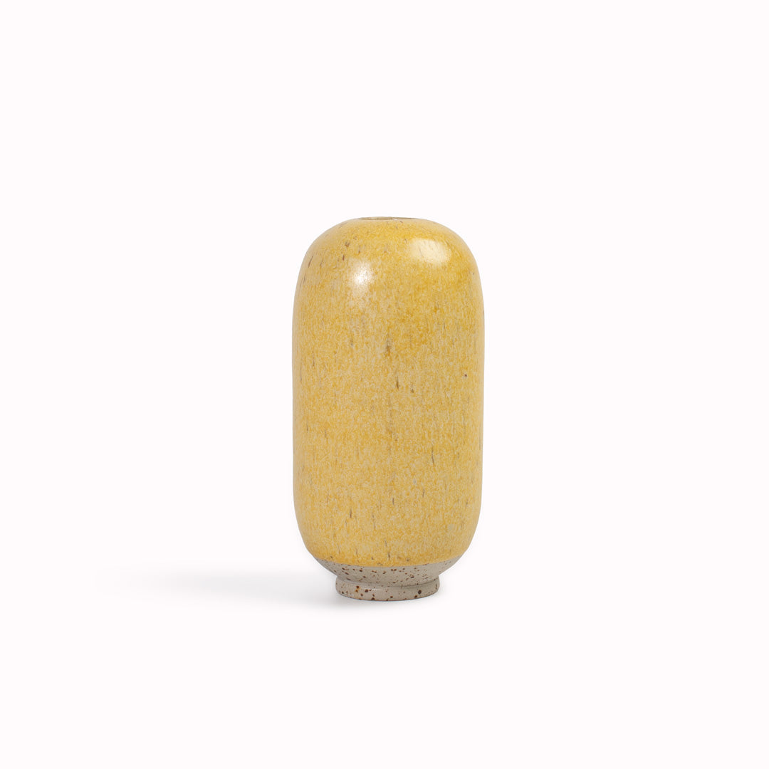 The&nbsp;pale subtle yellow speckle&nbsp;'Lemon Zest' design&nbsp;is hand-thrown in watertight stoneware and due to the rounded taper at the top of the vase