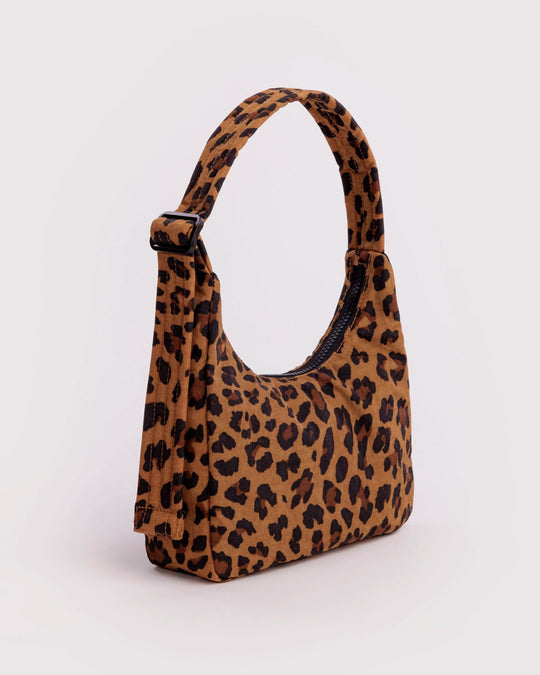 A compact version of BAGGU's signature shoulder bag, finished in Leopard Print. The softly structured shape sits neatly under the arm