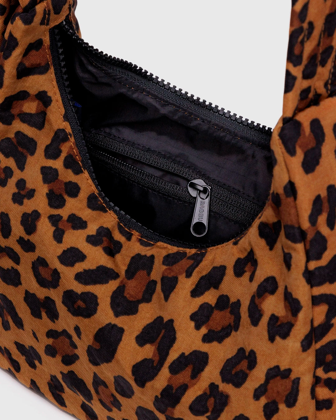 A compact version of BAGGU's signature shoulder bag, finished in Leopard Print. The softly structured shape sits neatly under the arm