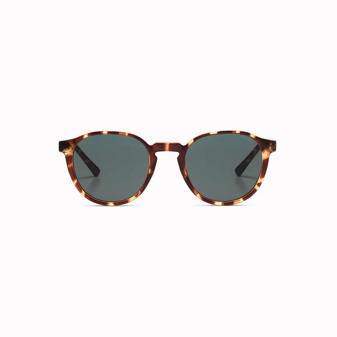 The Liam keeps things clean and understated with a slim rectangular frame and lightweight construction. The shape is narrow without feeling severe, balancing straight lines with softened corners for a more relaxed profile.