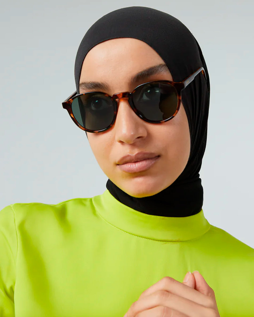 The Liam keeps things clean and understated with a slim rectangular frame and lightweight construction. The shape is narrow without feeling severe, balancing straight lines with softened corners for a more relaxed profile.