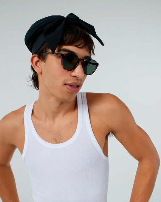 The Liam keeps things clean and understated with a slim rectangular frame and lightweight construction. The shape is narrow without feeling severe, balancing straight lines with softened corners for a more relaxed profile.