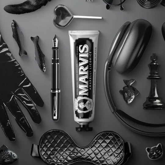 Created in Florence using traditional methods, this toothpaste provides long-lasting freshness while gently whitening and strengthening teeth. The rich paste texture offers a smooth foam and a polished finish.