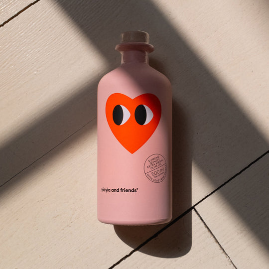 Let love flow like yiayia’s Love Edition extra virgin olive oil, infusing each meal with its rich and heartfelt essence.