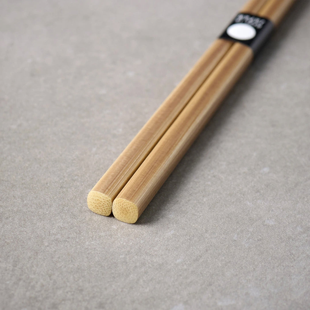 This Chopstick collection is designed and made at the Zumi workshop in Fukui prefecture, Japan. This region of Japan has a 1500-year-old history of crafting with Lacquer.