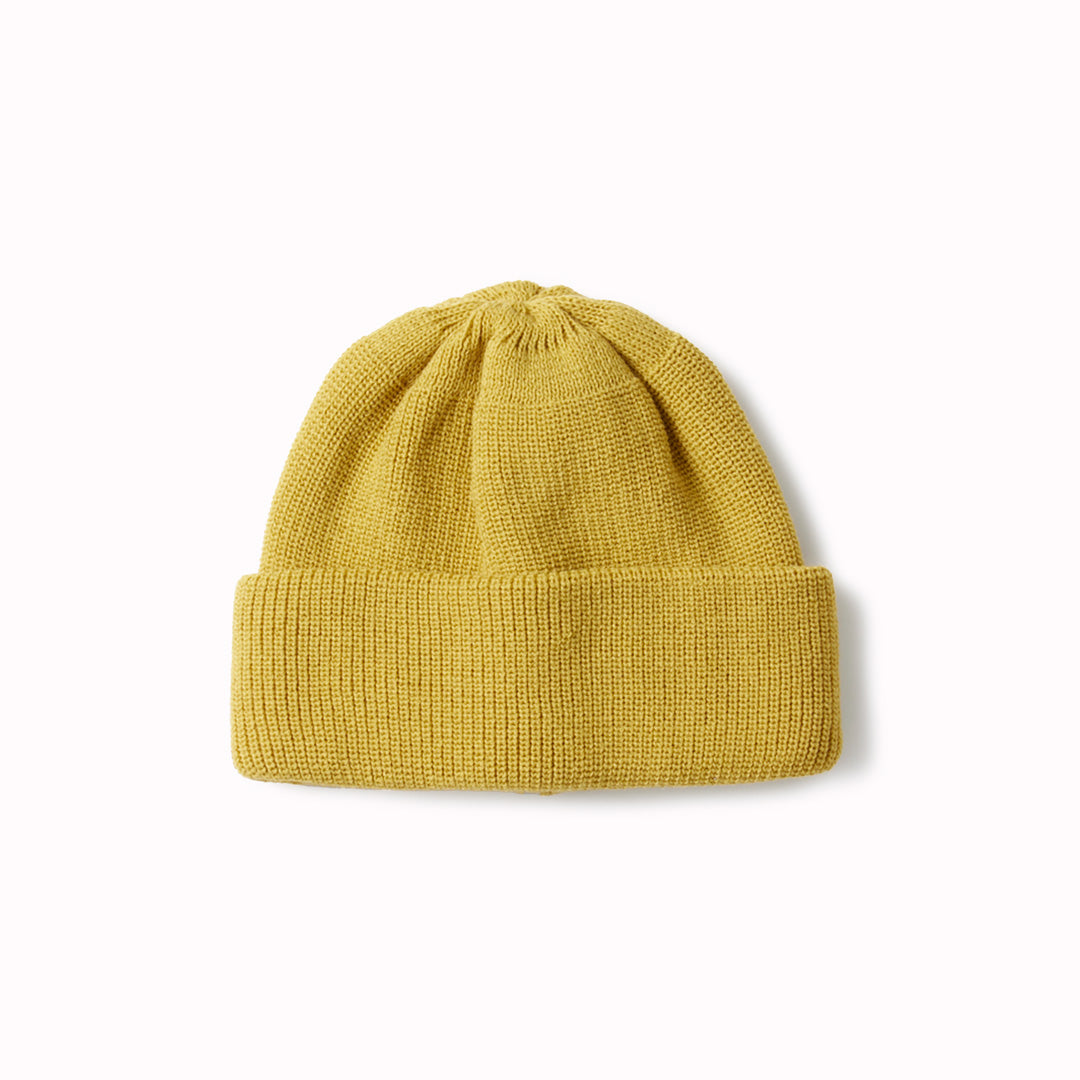 The Rototo Bulky Watch Cap is a stylish and practical accessory, perfect for those seeking both warmth and fashion. Made in Japan, this cap is crafted from a blend of 80% acrylic, 15% nylon, and 5% wool