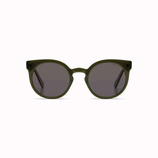 The Lulu Seaweed Green offers unparalleled style and protection with a 133mm x 49.4mm Bio Nylon frame and 100% UV400 scratch-resistant PC lenses.